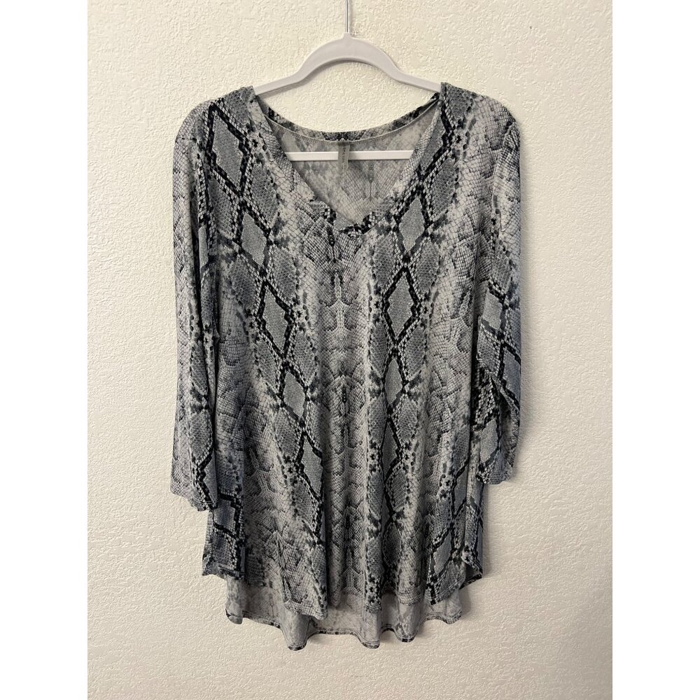 Honeyme Curvy snakeskin print v neck blouse women size XL